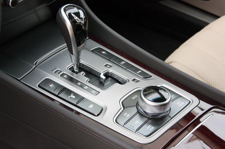  Hyundai Equus Ultimate 2011 года  (фото 27 из 119)